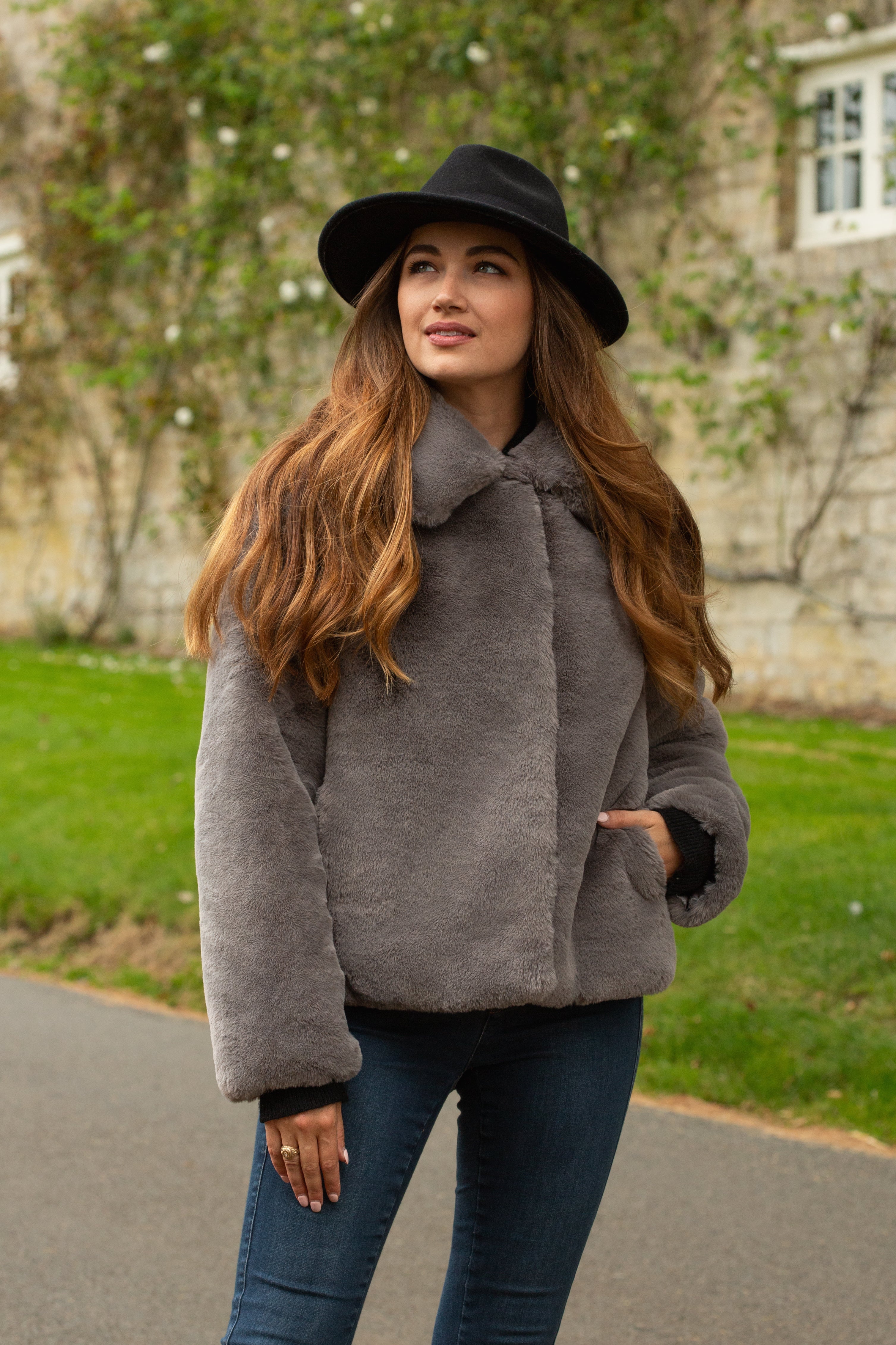 Grey coat with outlet fur collar